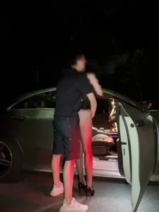 娇妻和单男的户外3p