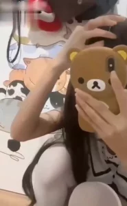 穿短裙的自慰少女