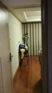 单男一前一后猛干，她浪叫失控