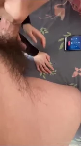 淫荡人妻被老公打电话查岗丝毫不慌接起手机我干的太猛，淫荡人妻差点